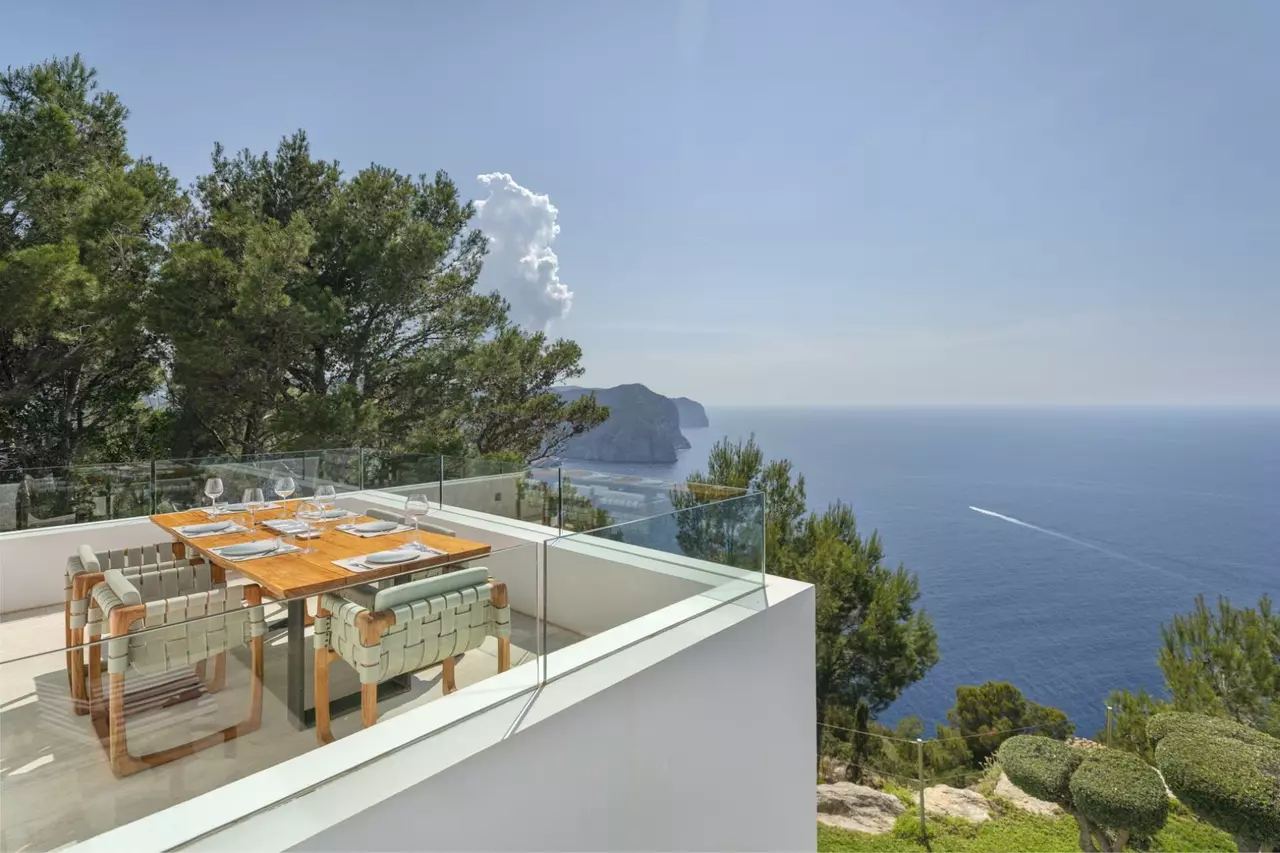 Bright Blue Cliff House in Ibiza, photo 10 of 30