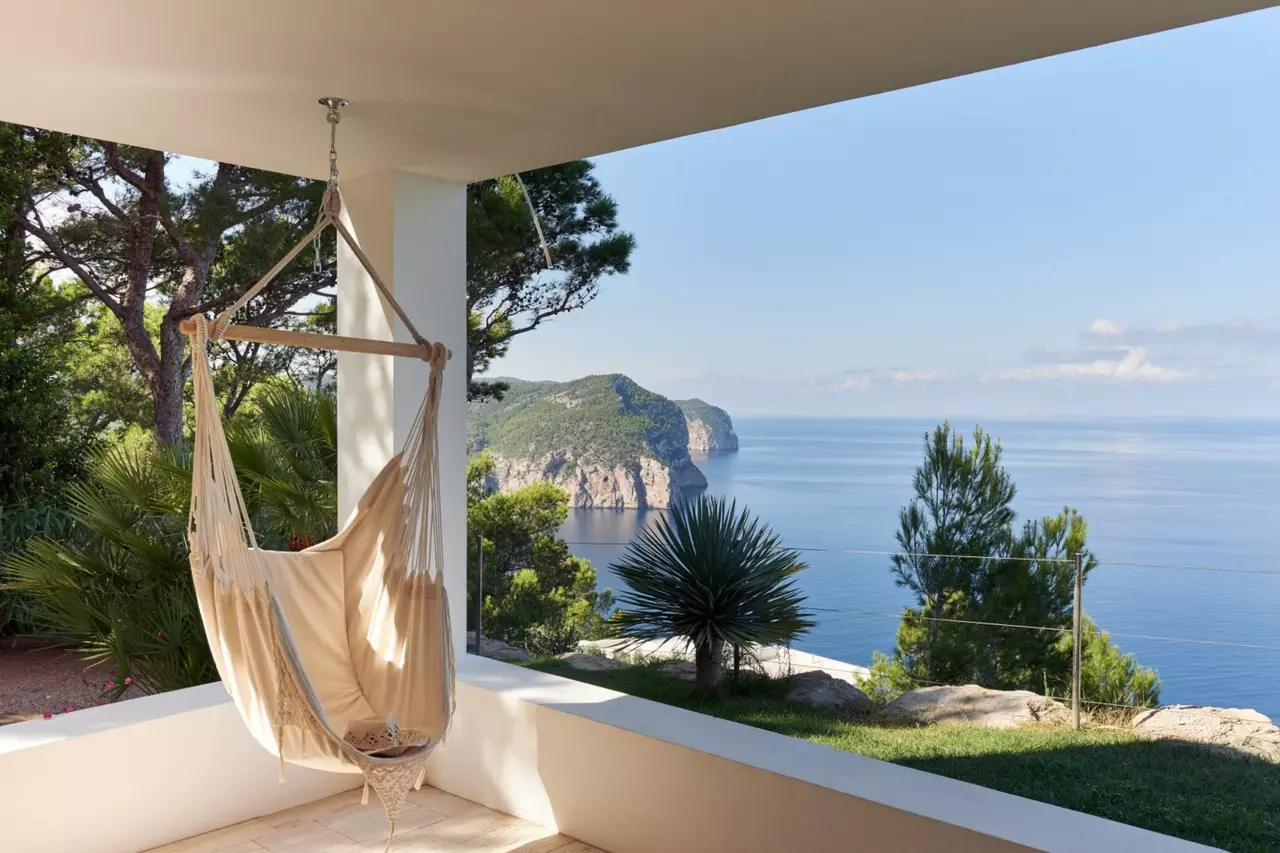 Bright Blue Cliff House in Ibiza, photo 16 of 30