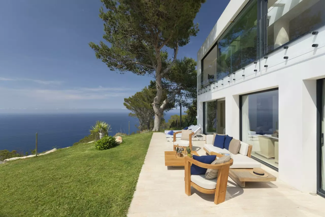 Bright Blue Cliff House in Ibiza, photo 21 of 30