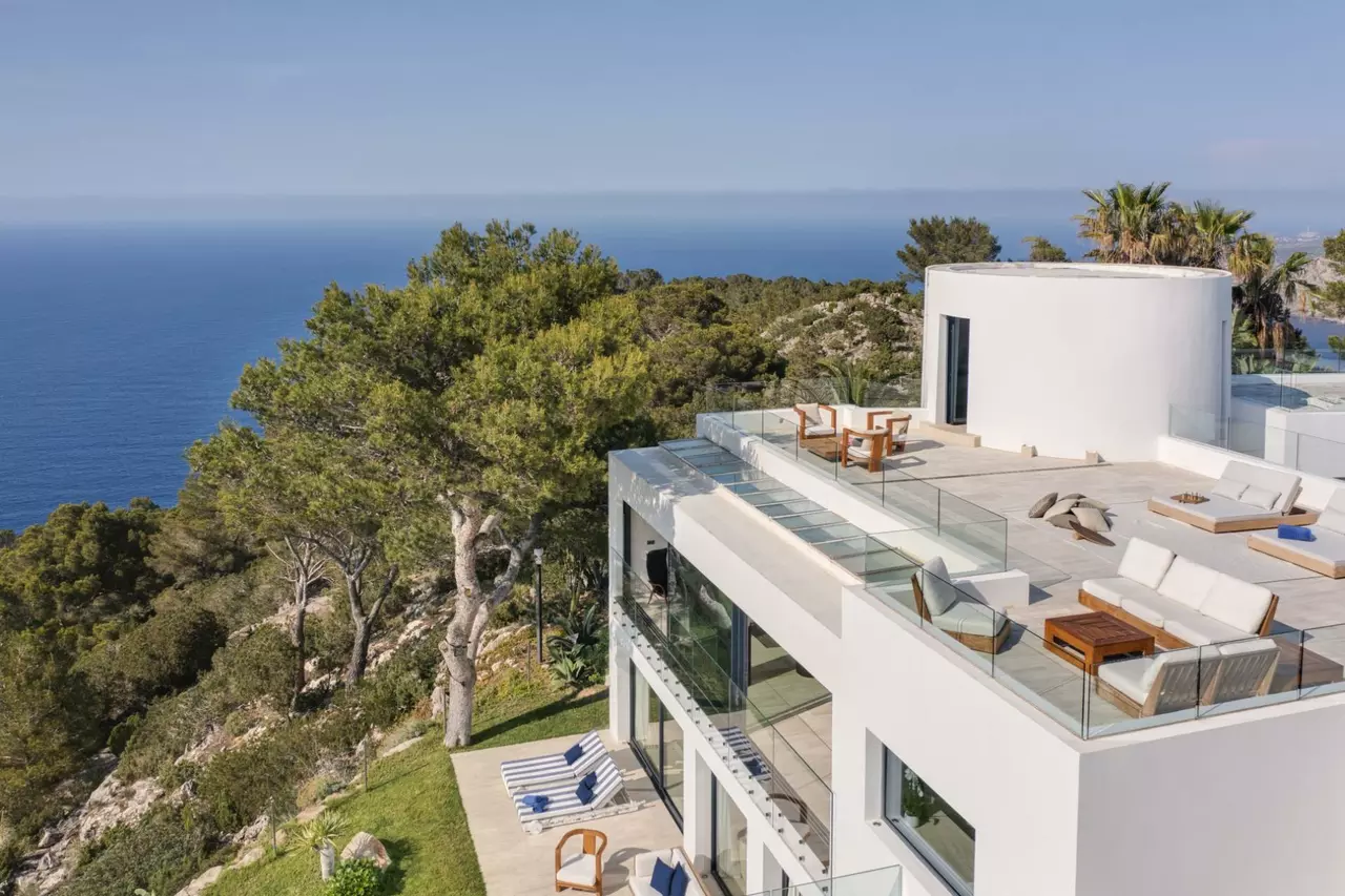Bright Blue Cliff House in Ibiza, photo 22 of 30