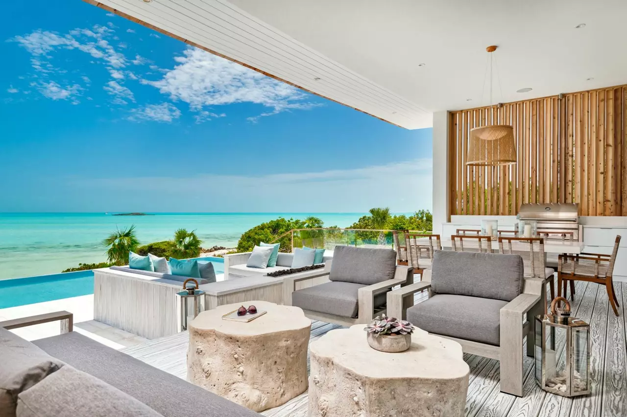 Bristol Bliss - Luxury Caribbean Villa in Turks and Caicos, photo 2 of 15