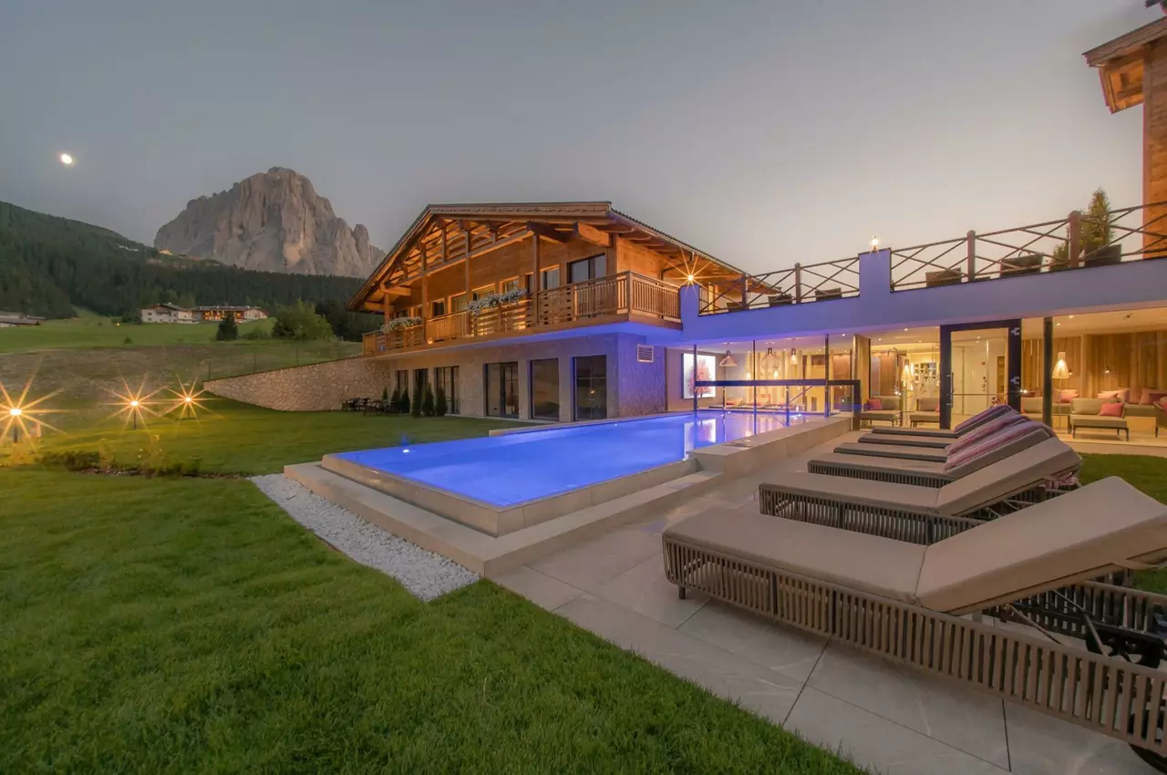 Chalet Sella Ronda in Italian Alps, photo 9 of 43