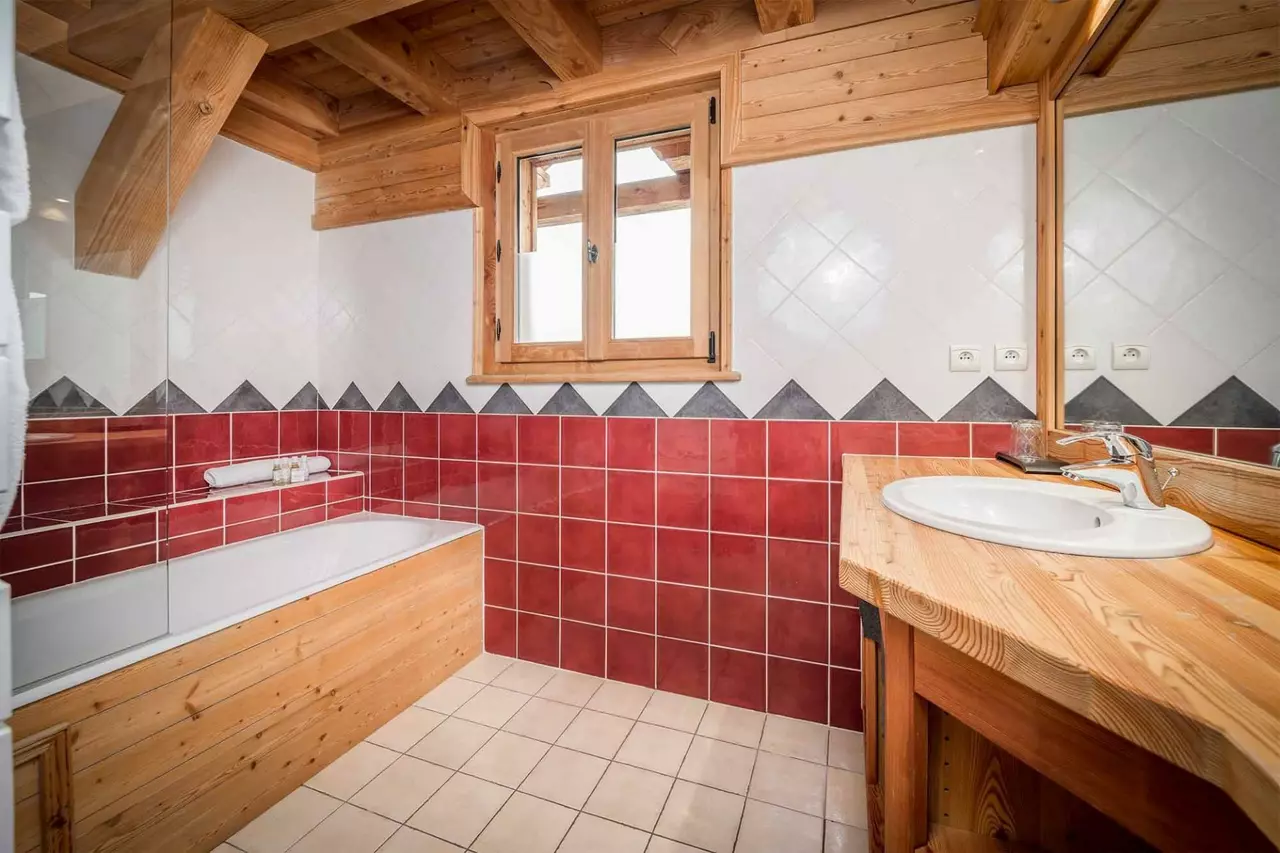 Chalet La Chapelle in French Alps, photo 17 of 23