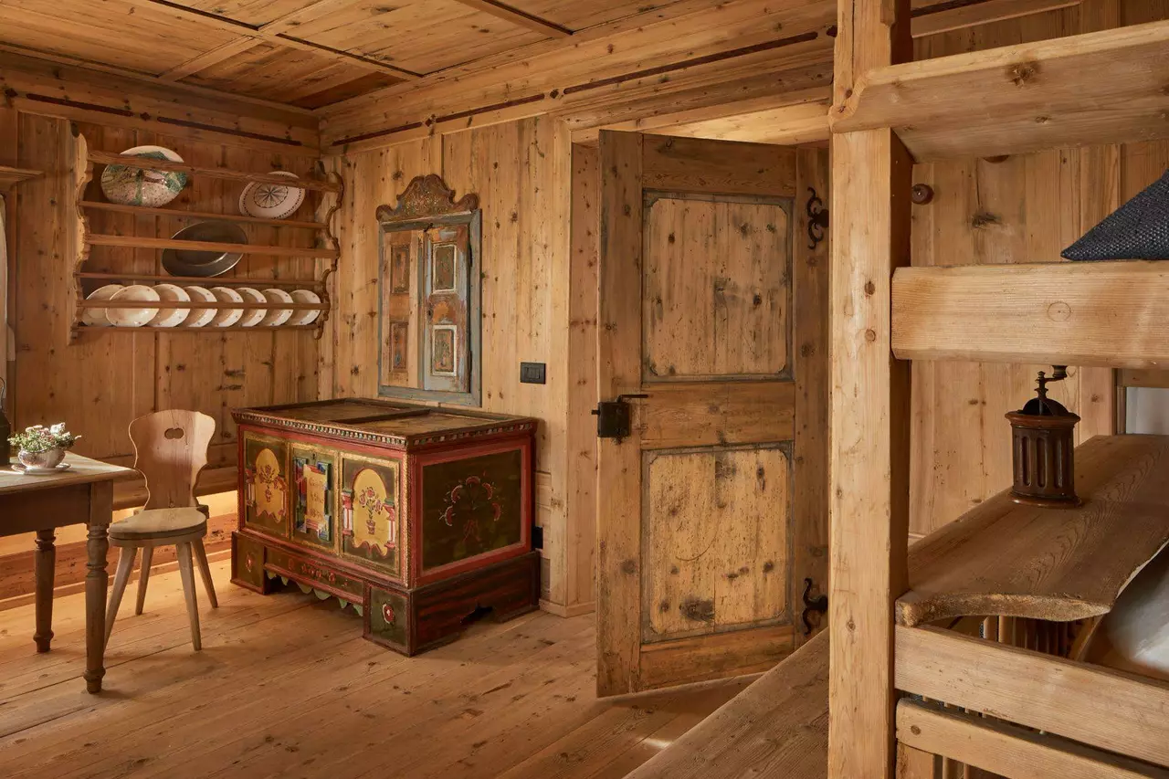 Chalet Sotciastel in Italian Alps, photo 21 of 43