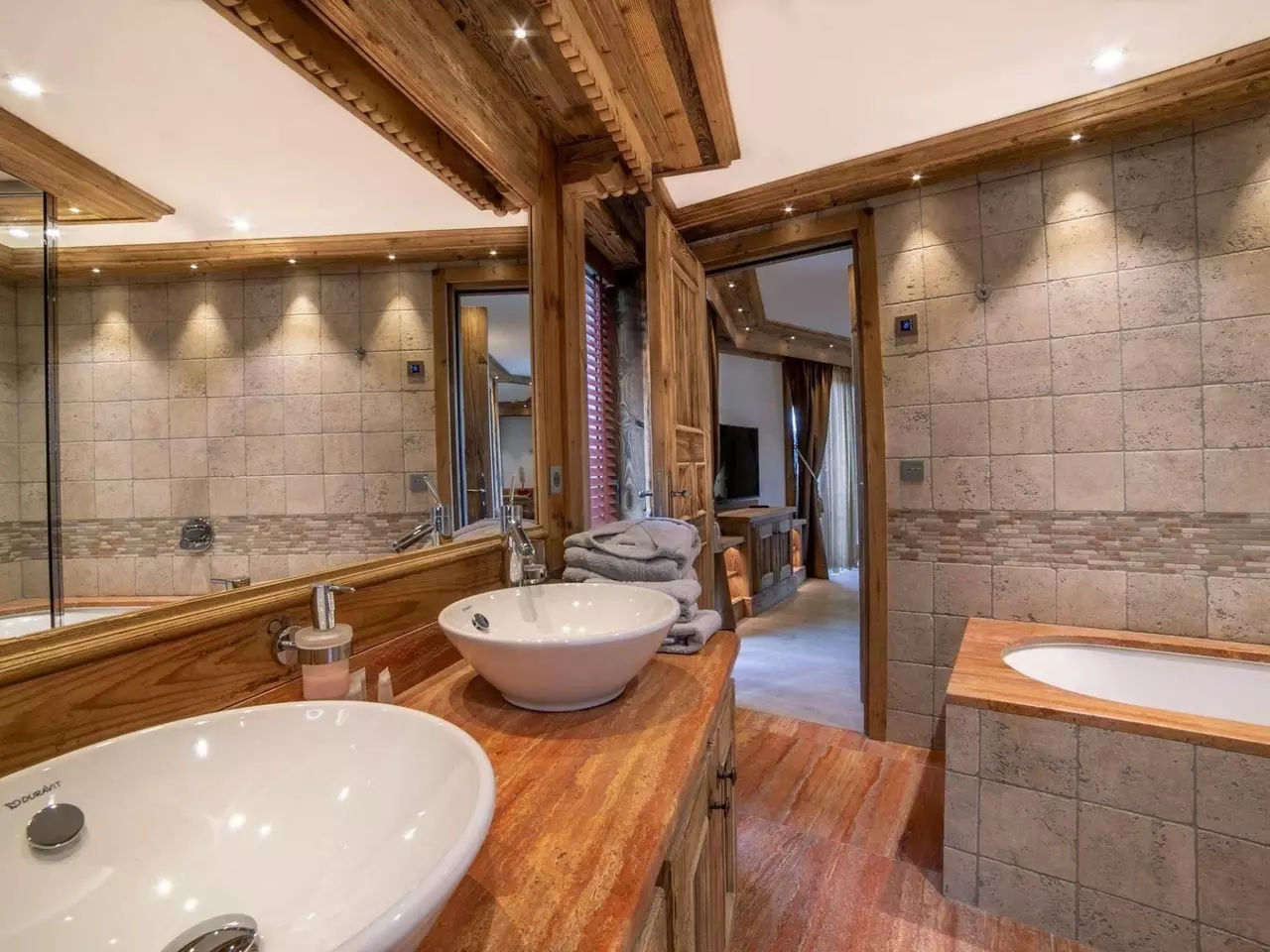 Chalet Bordeaux in French Alps, photo 14 of 19