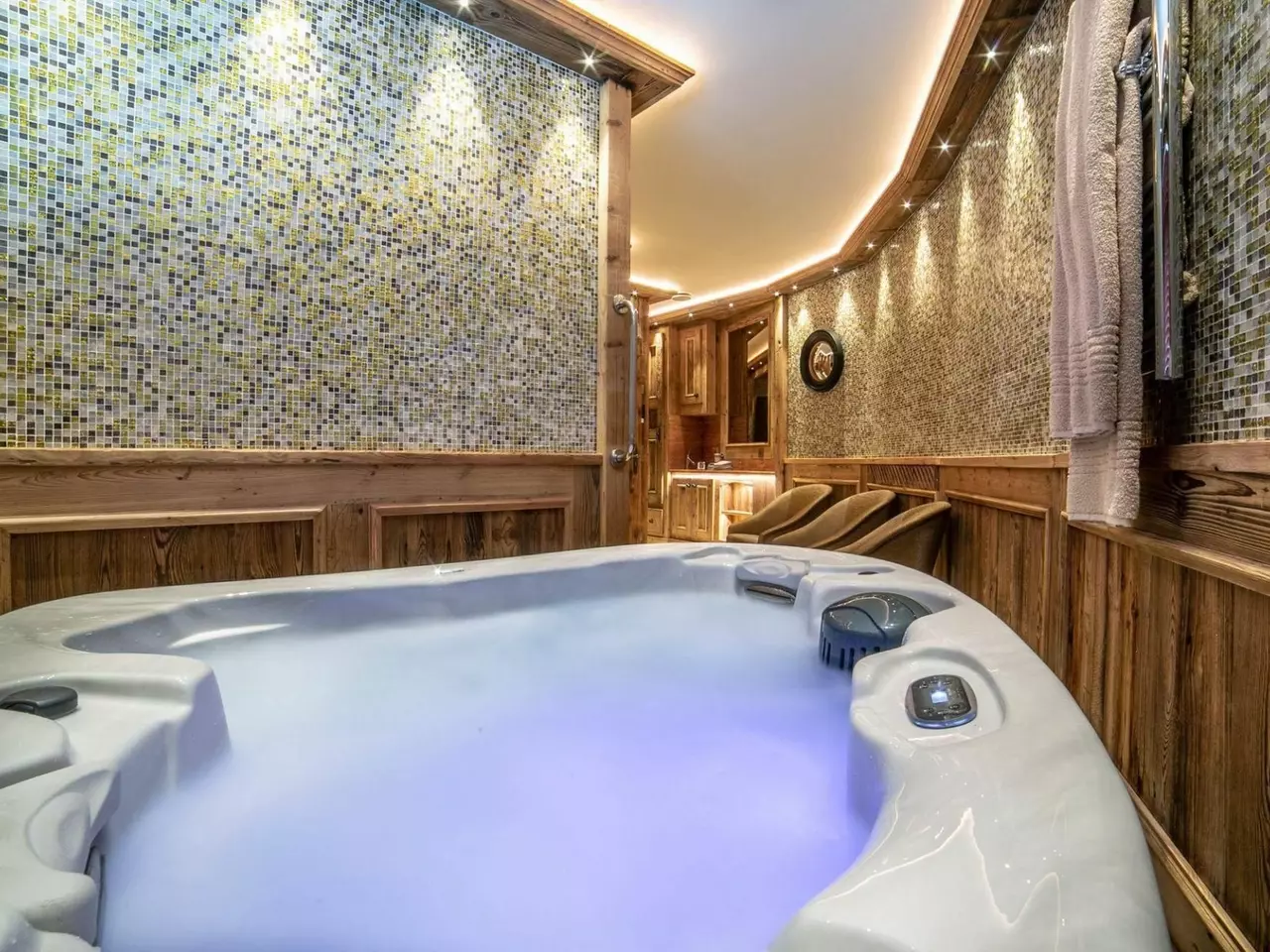 Chalet Bordeaux in French Alps, photo 15 of 19