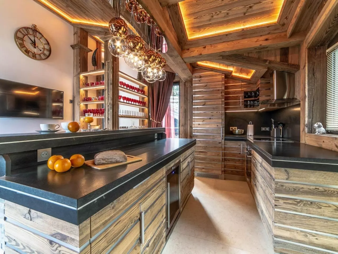 Chalet Bordeaux in French Alps, photo 12 of 19