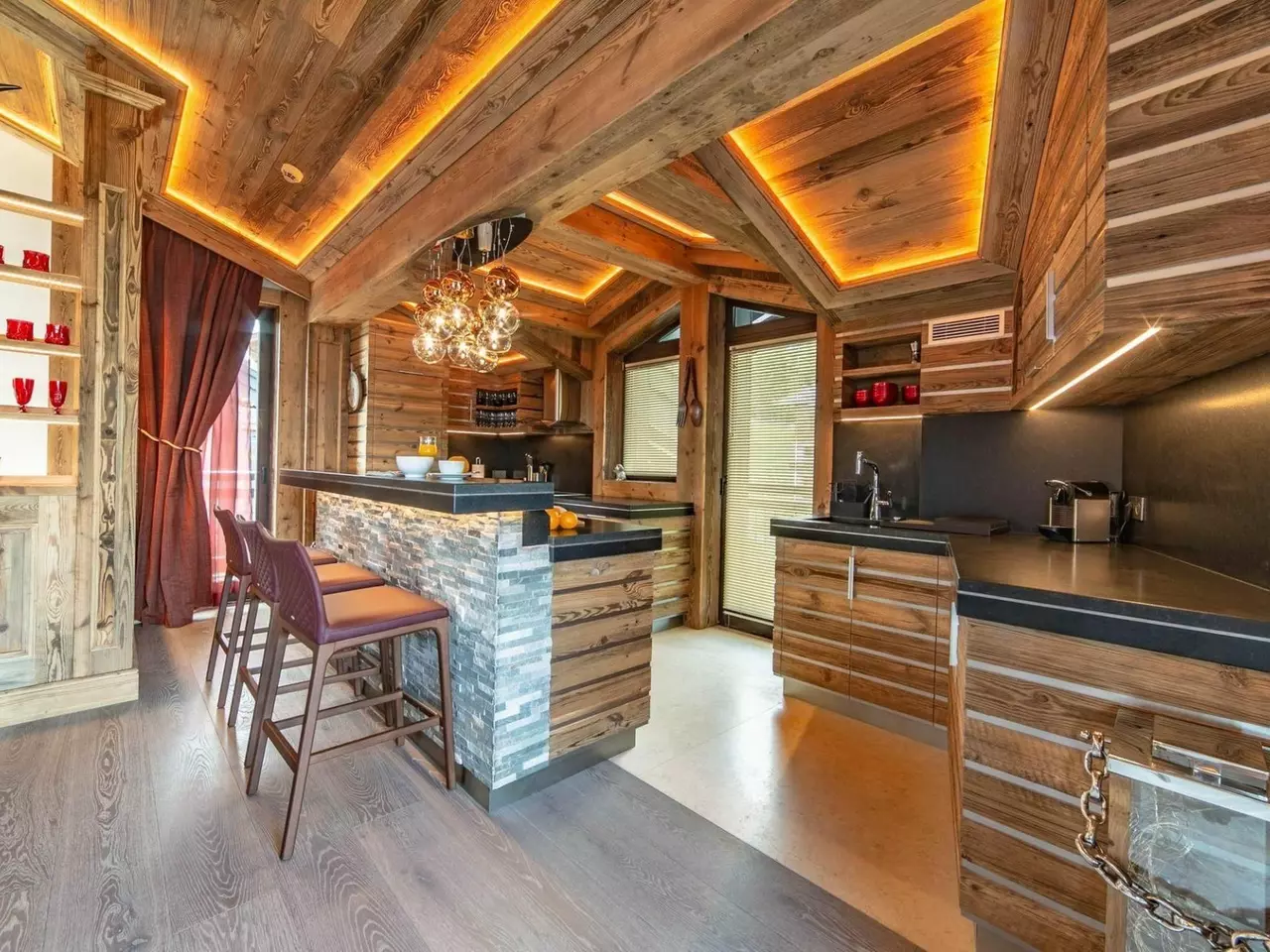 Chalet Bordeaux in French Alps, photo 7 of 19