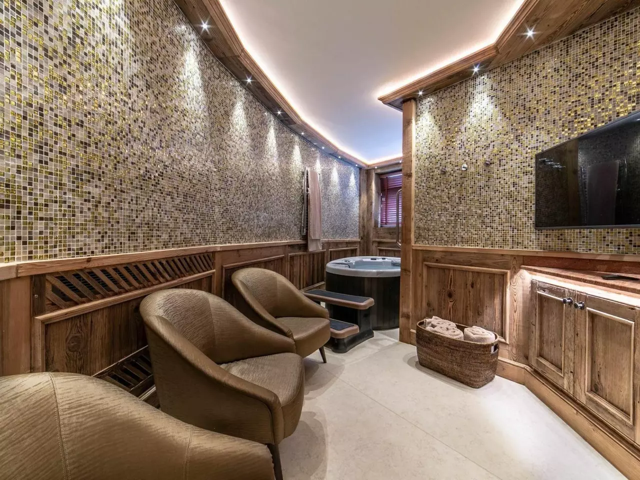 Chalet Bordeaux in French Alps, photo 6 of 19