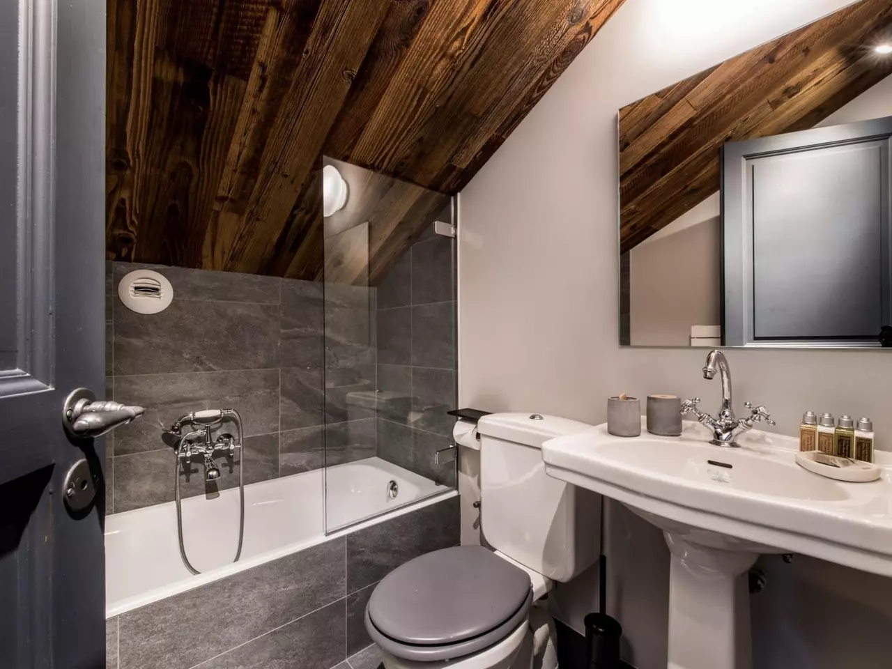 Chalet Tomkins in French Alps, photo 19 of 27