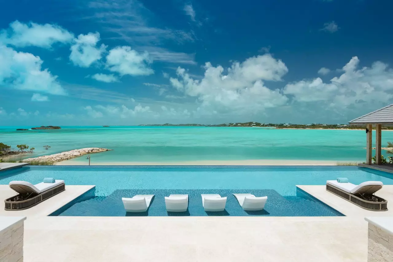 Villa Emerald Bay in Turks and Caicos, photo 13 of 23