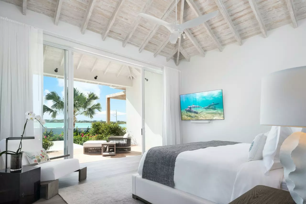 Villa Emerald Bay in Turks and Caicos, photo 2 of 23