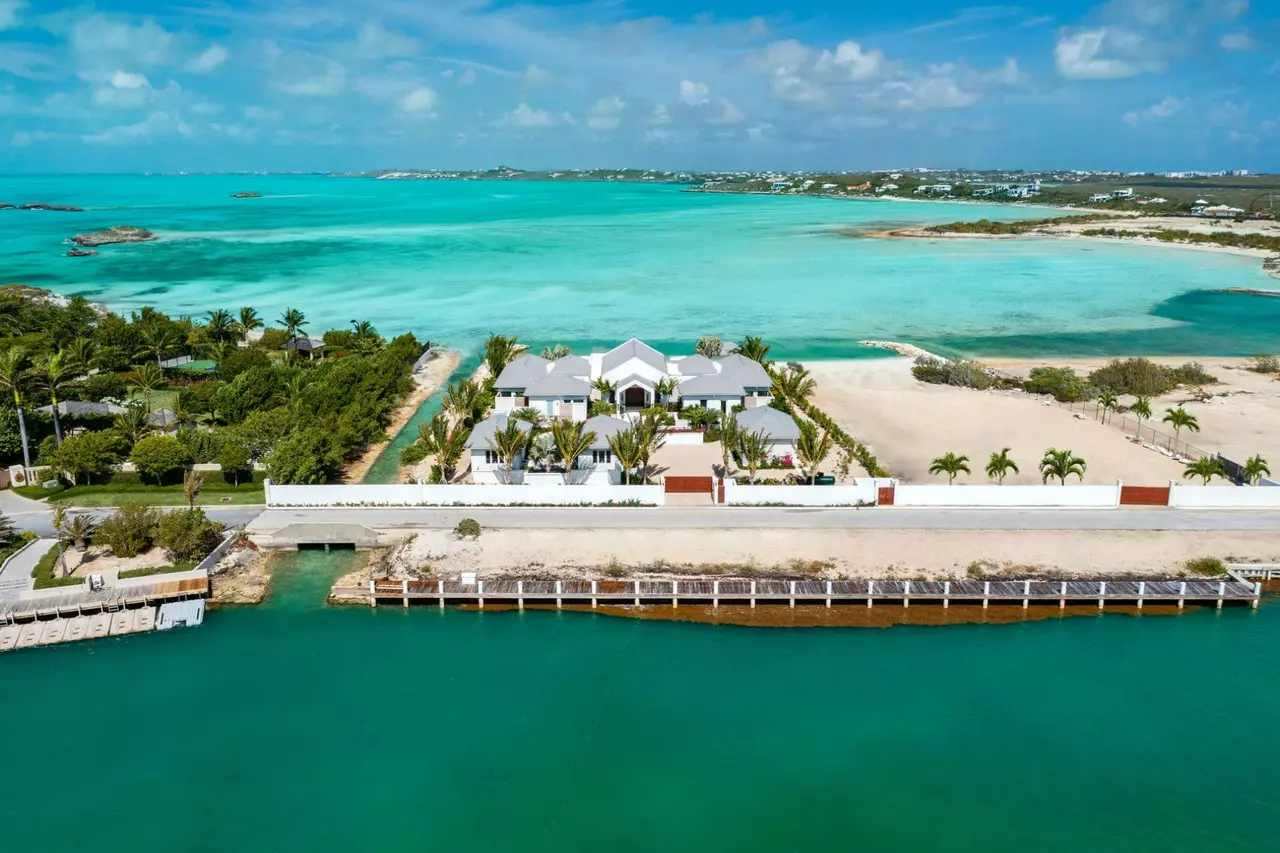 Villa Emerald Bay in Turks and Caicos, photo 16 of 23