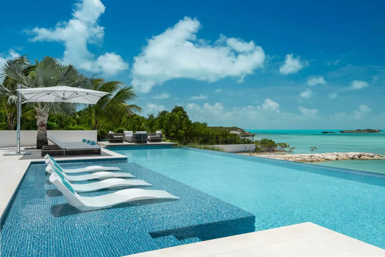 Villa Emerald Bay in Turks and Caicos, photo 9 of 23
