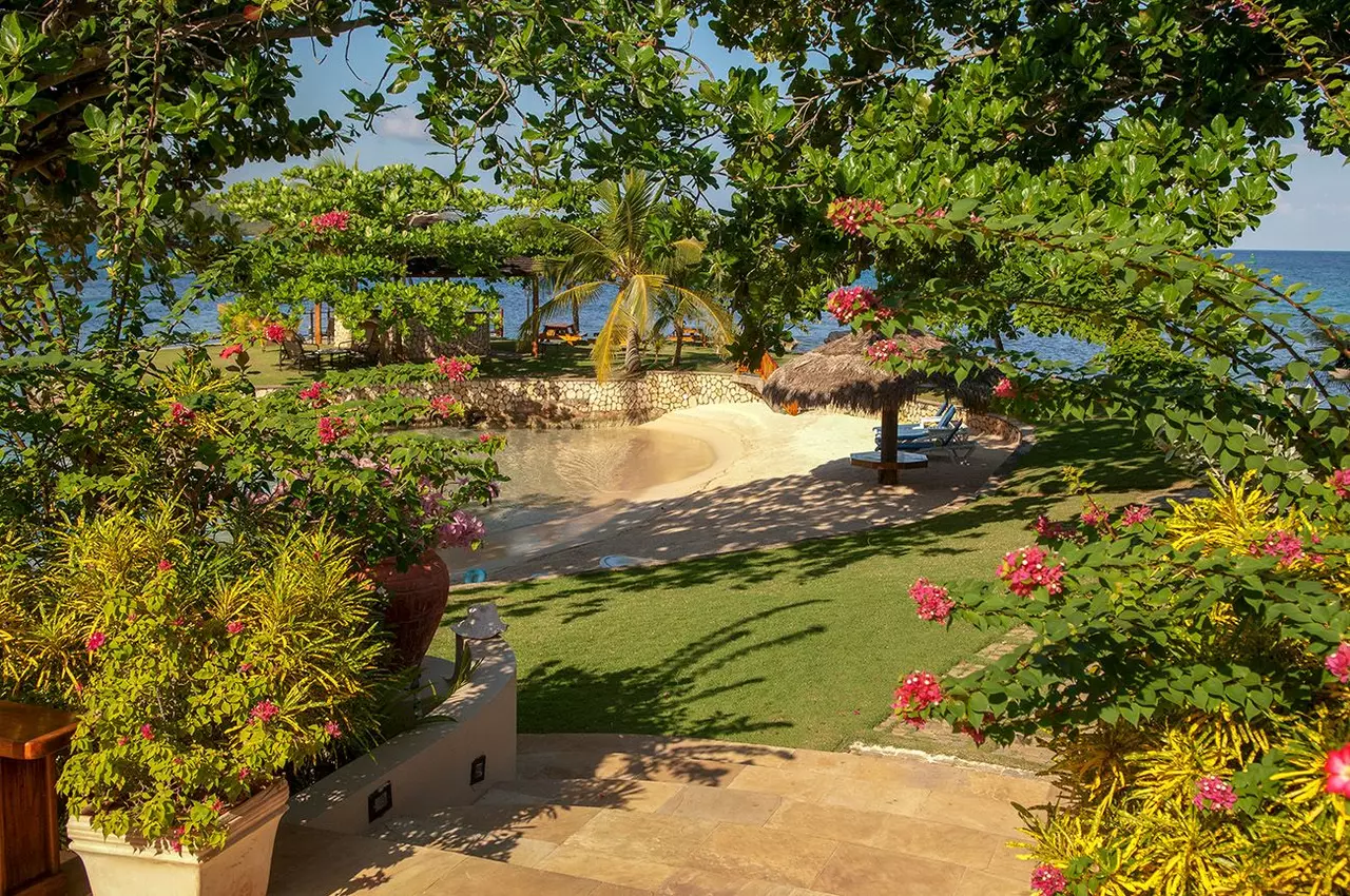 Fortlands Point on the Beach in Jamaica, photo 15 of 30