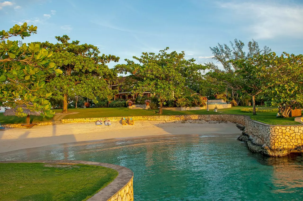 Fortlands Point on the Beach in Jamaica, photo 16 of 30
