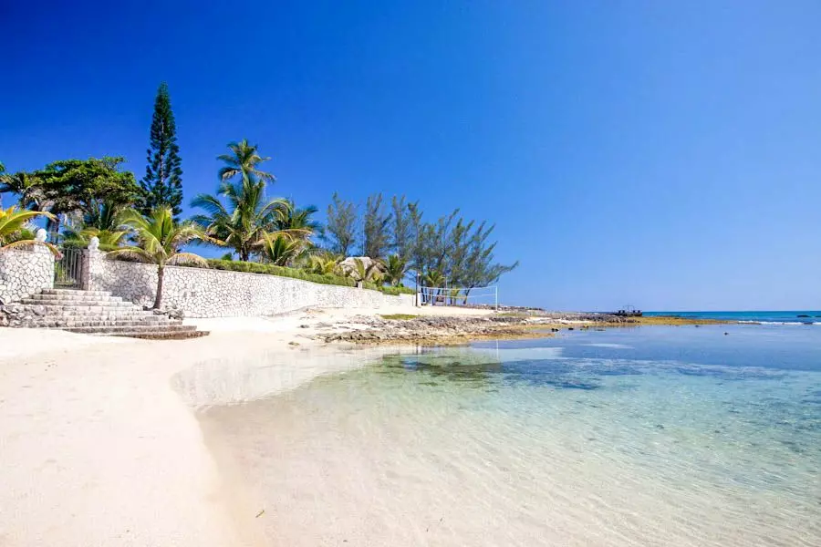 Benitoite Shore House in Jamaica, photo 3 of 16