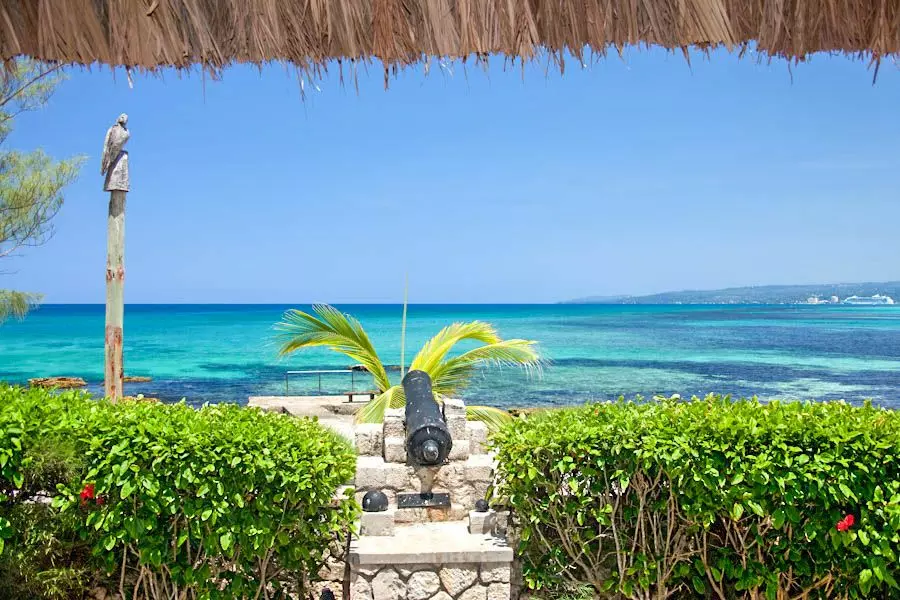 Benitoite Shore House in Jamaica, photo 13 of 16