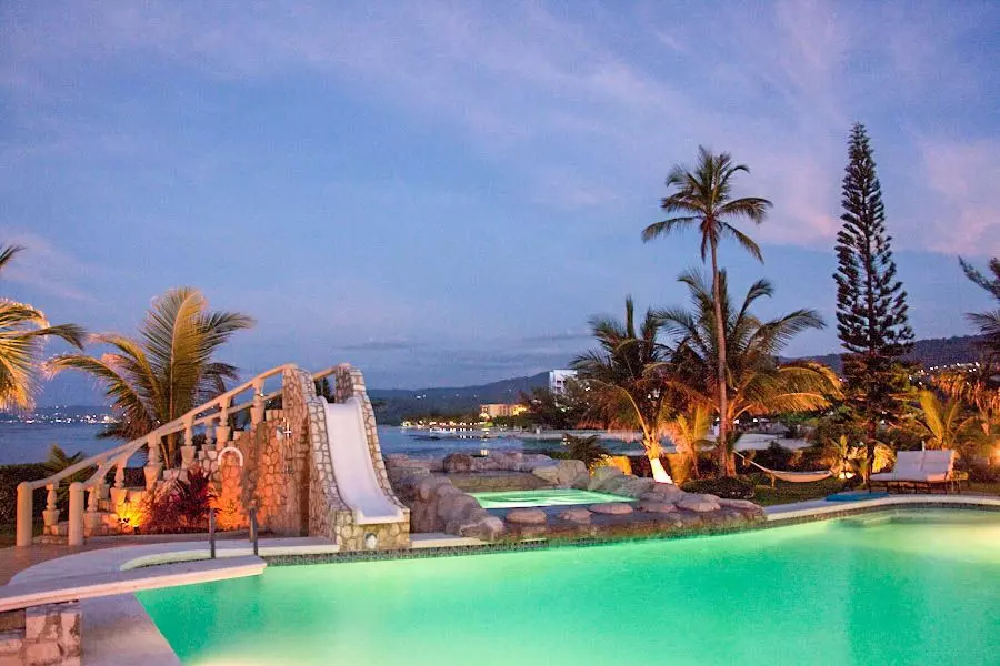 Benitoite Shore House in Jamaica, photo 16 of 16