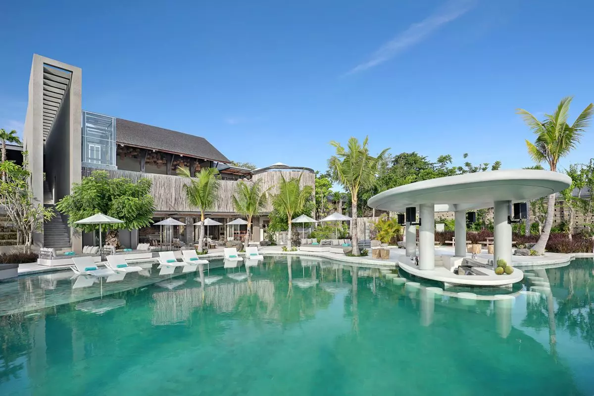 Cross Bali Breakers - One Bedroom Deluxe Pool Villa, photo 7 of 18