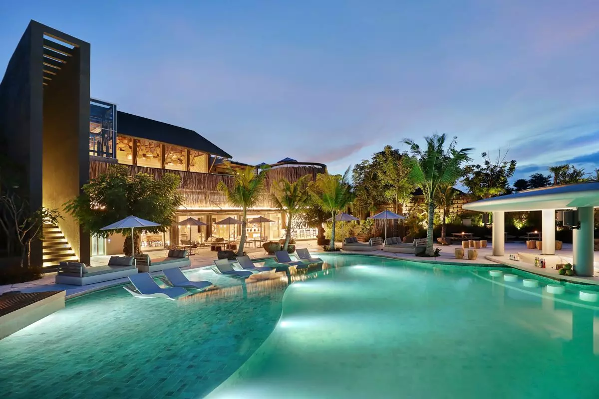 Cross Bali Breakers - One Bedroom Deluxe Pool Villa, photo 17 of 18