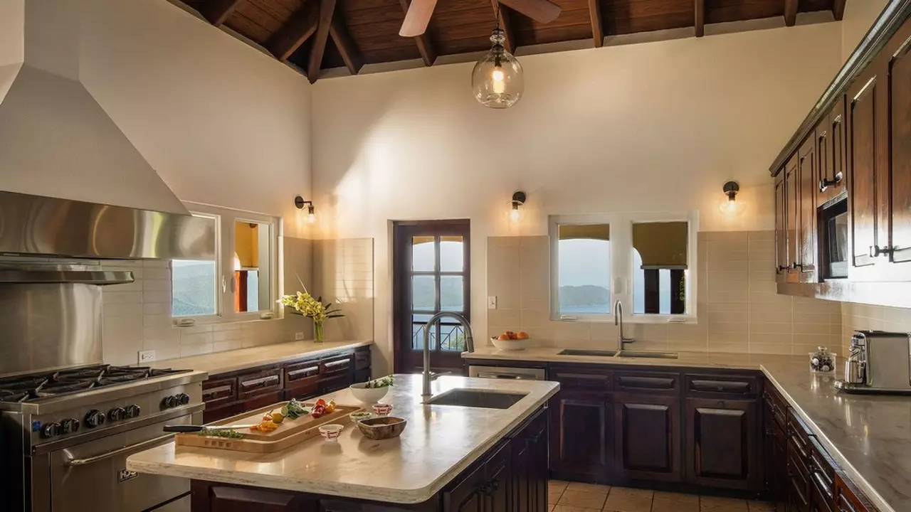 St Bernards Hill House in British Virgin Islands, photo 8 of 48