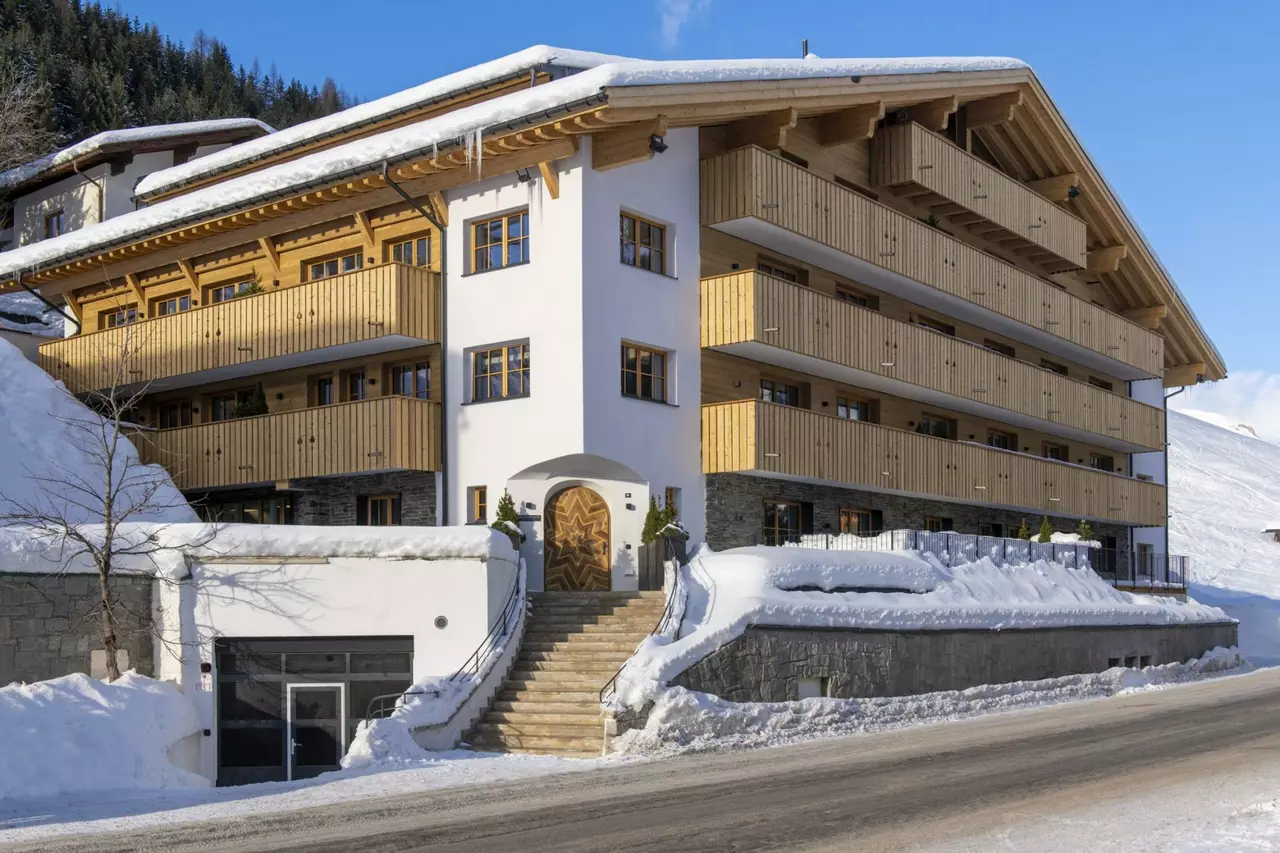 3-Bedroom Chalet with Swimming pool, Sleeps 6 in Lech & Zürs, photo 2 of 19