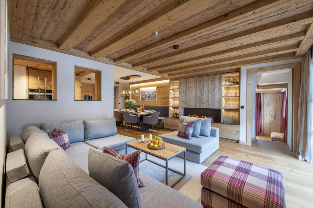 4-Bedroom Chalet with Swimming pool, Sleeps 10 in Lech & Zürs, photo 3 of 23