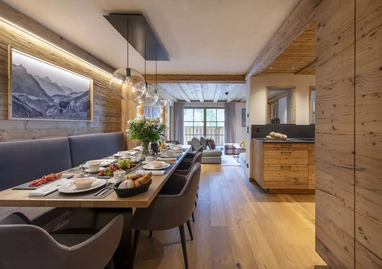 4-Bedroom Chalet with Swimming pool, Sleeps 10 in Lech & Zürs, photo 6 of 23