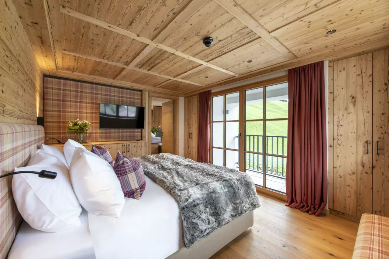 4-Bedroom Chalet with Swimming pool, Sleeps 10 in Lech & Zürs, photo 10 of 23
