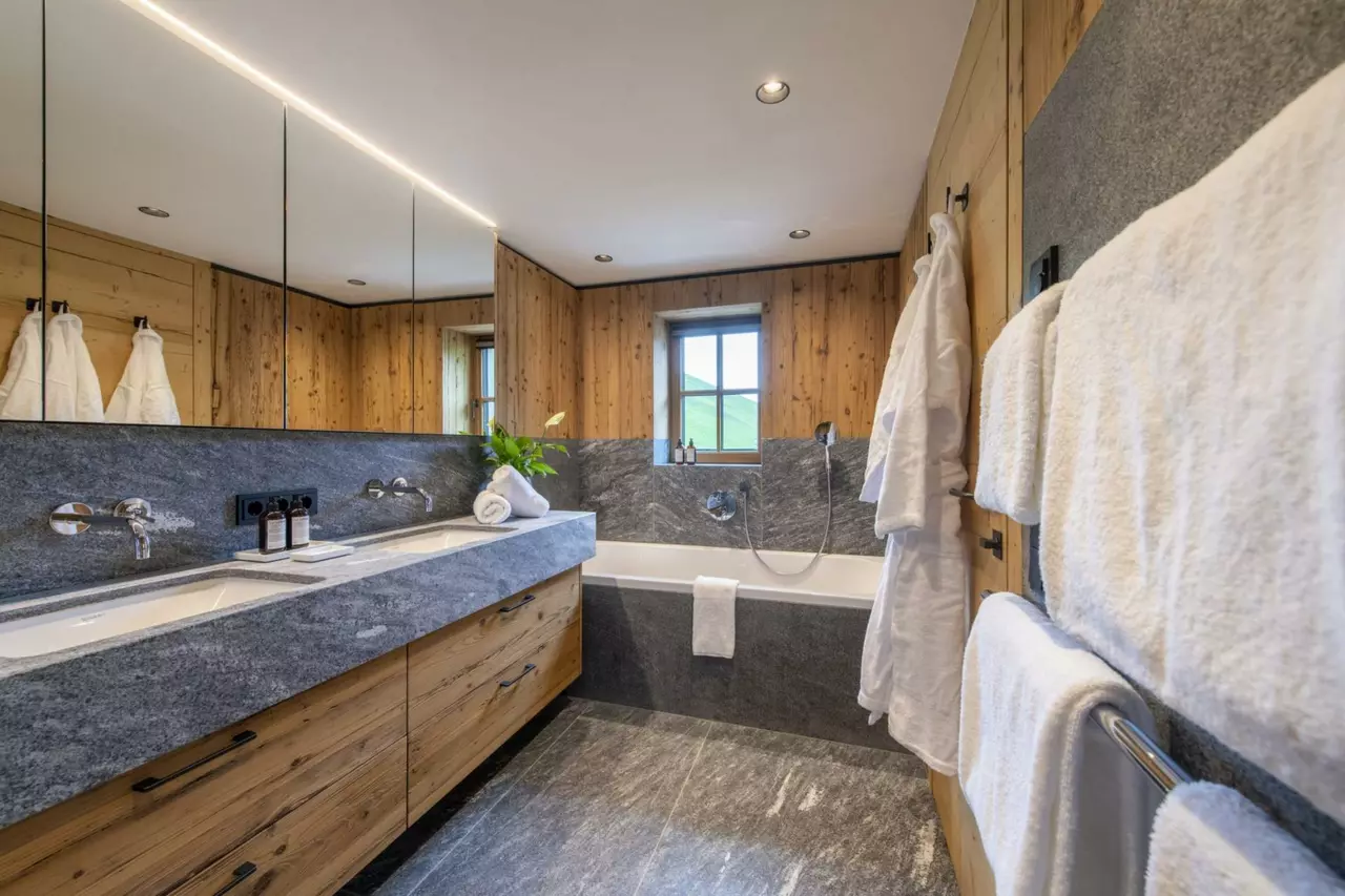 4-Bedroom Chalet with Swimming pool, Sleeps 10 in Lech & Zürs, photo 11 of 23
