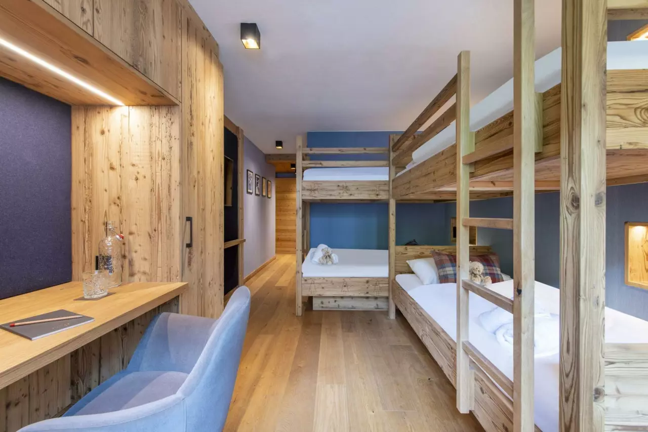 4-Bedroom Chalet with Swimming pool, Sleeps 10 in Lech & Zürs, photo 18 of 23