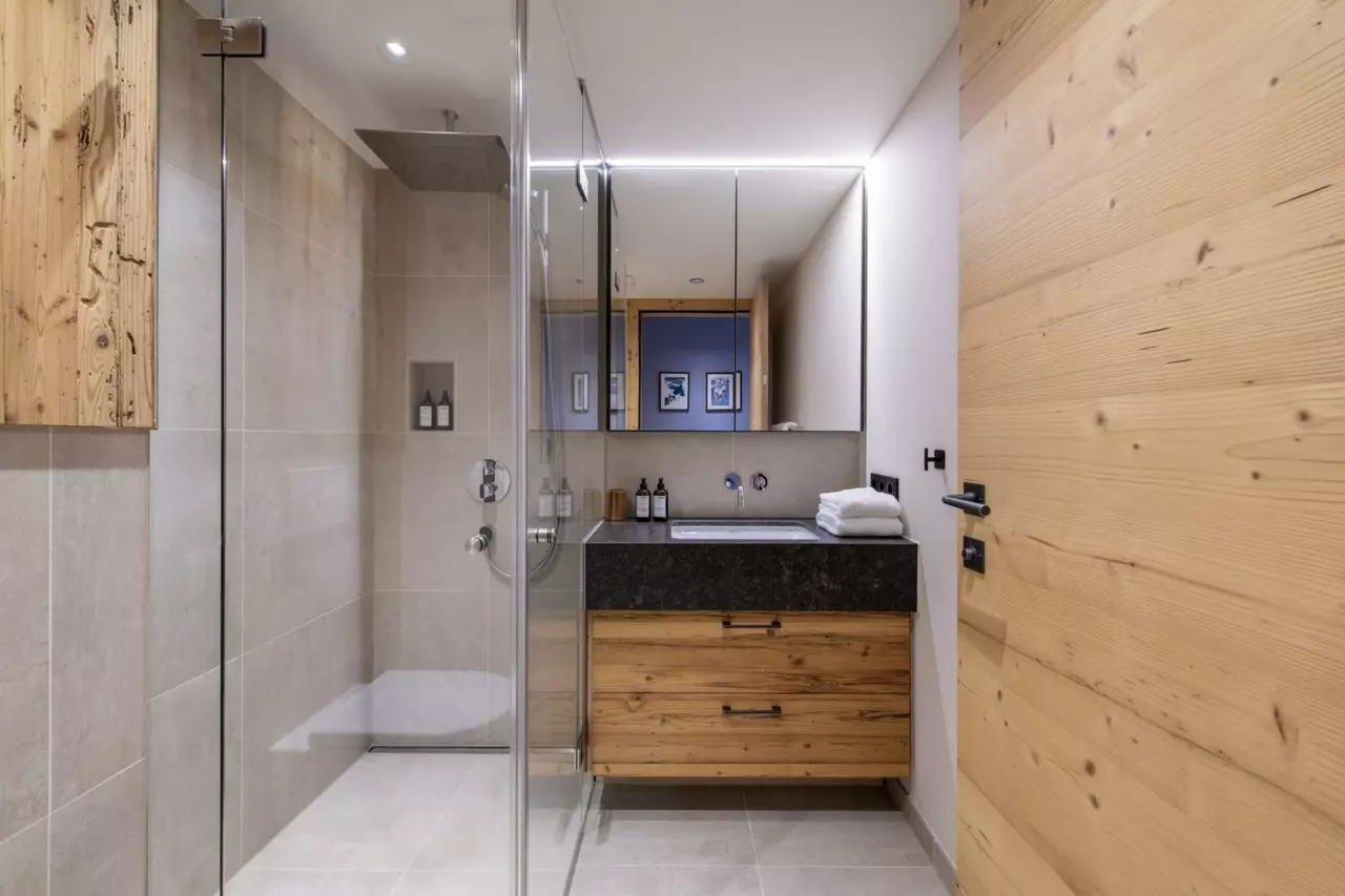 4-Bedroom Chalet with Swimming pool, Sleeps 10 in Lech & Zürs, photo 19 of 23