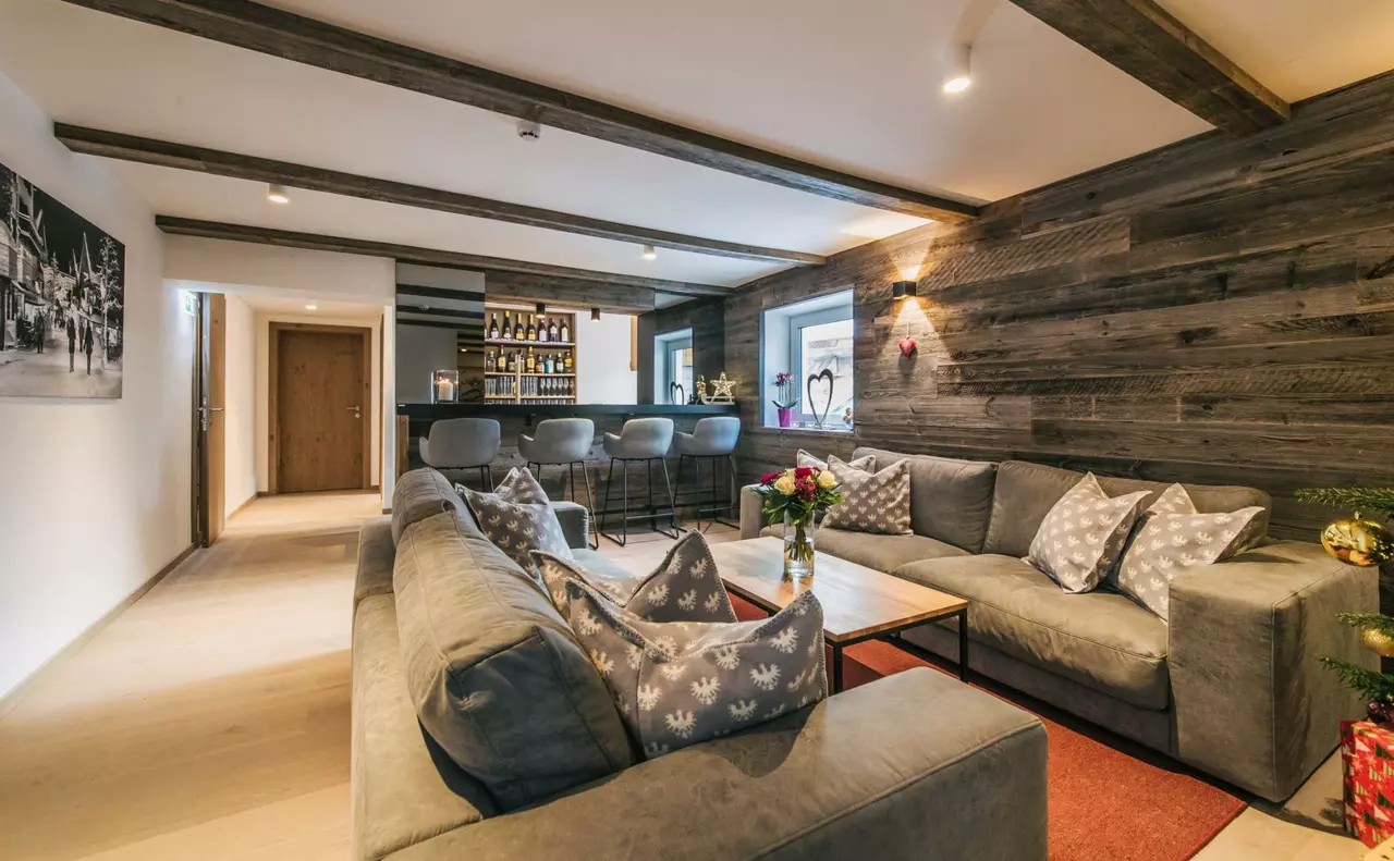 12-Bedroom Chalet Sleeping 24, Sankt Jakob am Arlberg in St Anton & Arlberg, photo 5 of 30