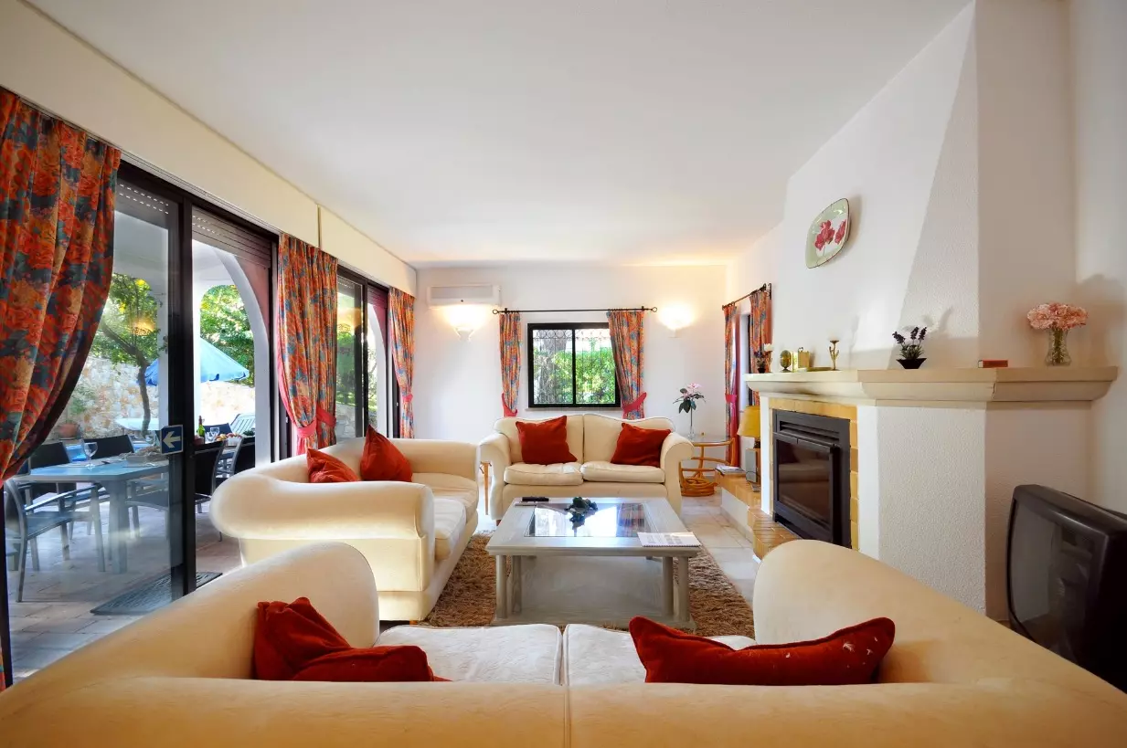 Lovely 3 Bed Villa In Dunas Douradas in Algarve, photo 7 of 17