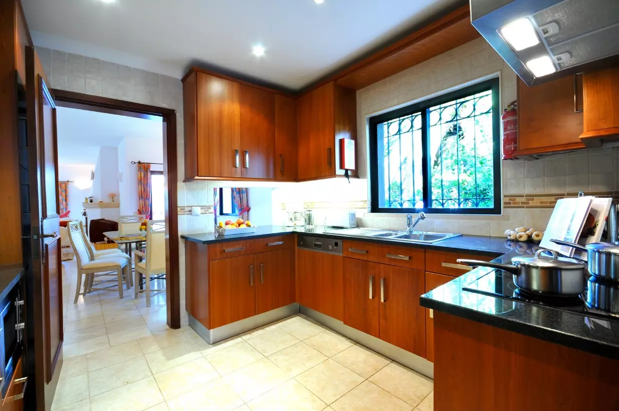 Lovely 3 Bed Villa In Dunas Douradas in Algarve, photo 10 of 17