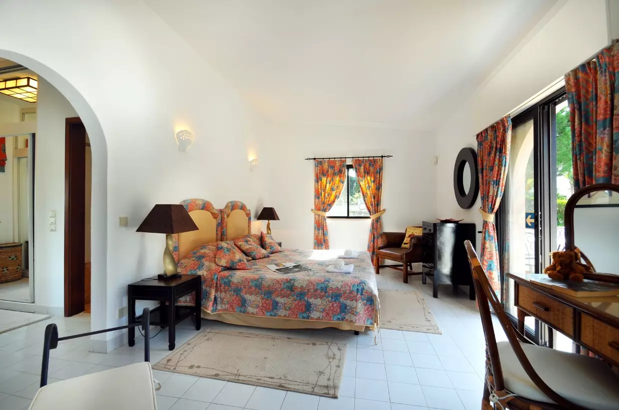 Lovely 3 Bed Villa In Dunas Douradas in Algarve, photo 15 of 17
