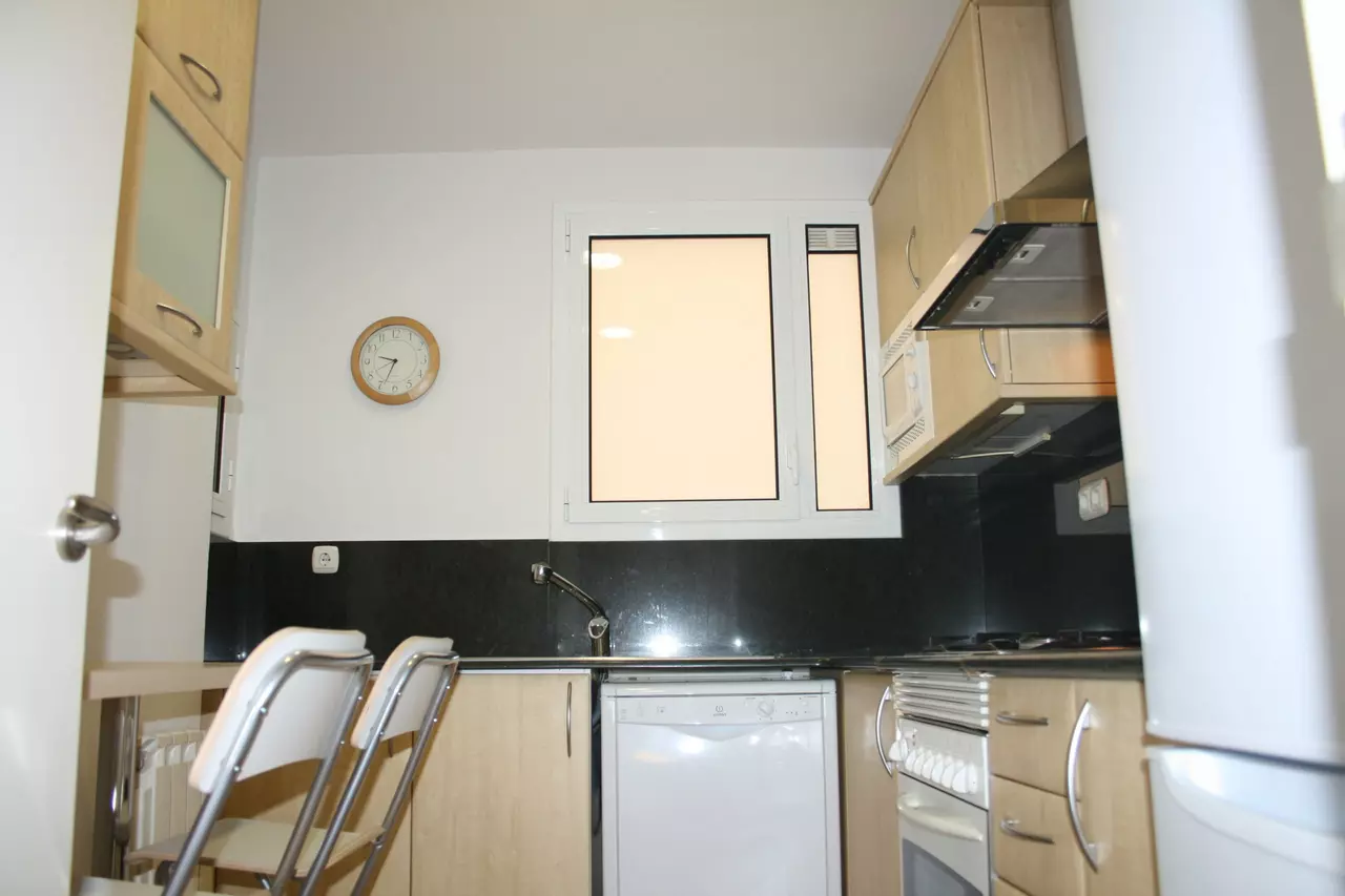 Nice and cozy 85 sqm short term rentals in Barcelona for up to 6 people in Southern Europe, photo 12 of 17