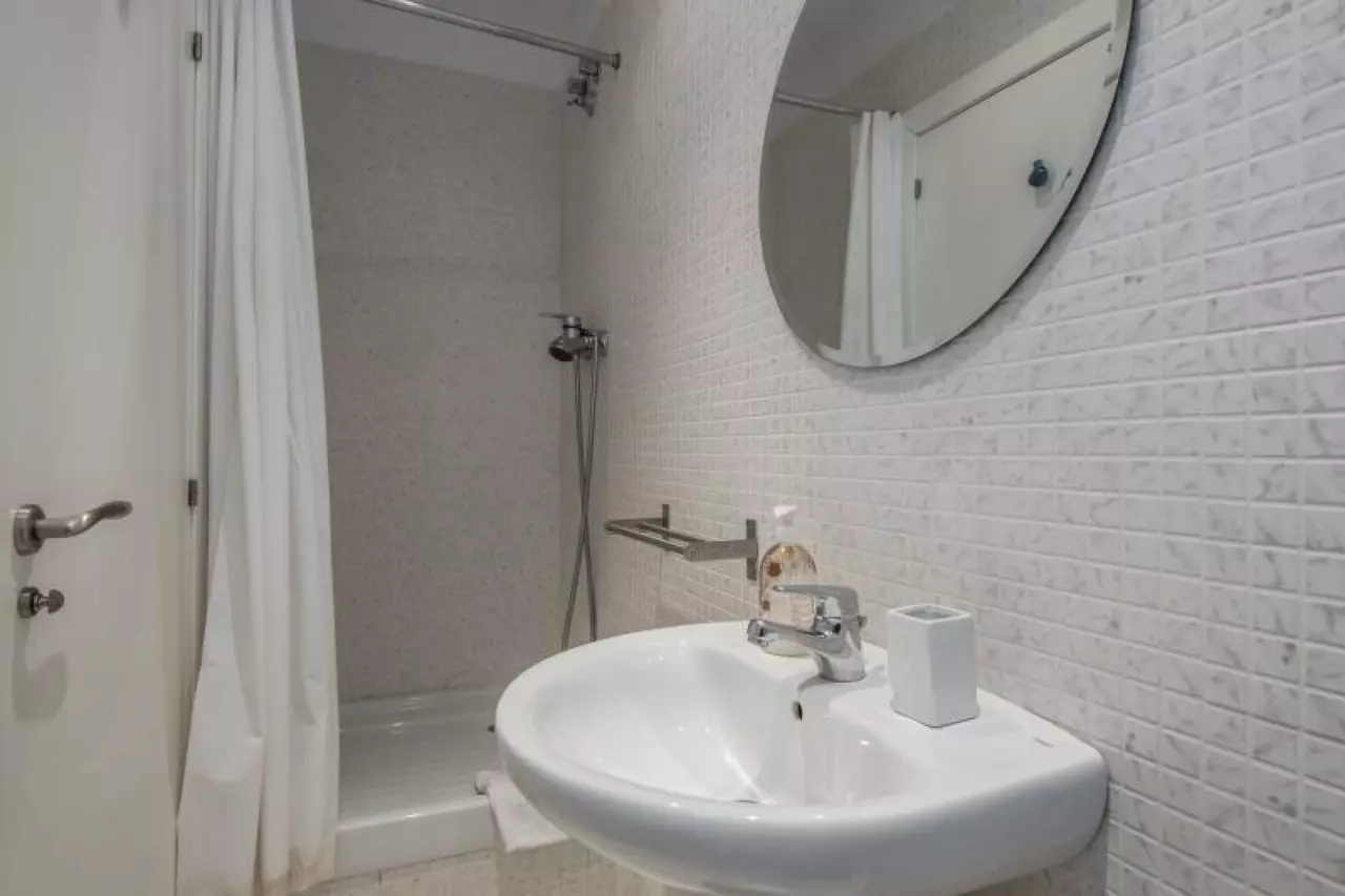 Nice and cozy 85 sqm short term rentals in Barcelona for up to 6 people in Southern Europe, photo 15 of 17