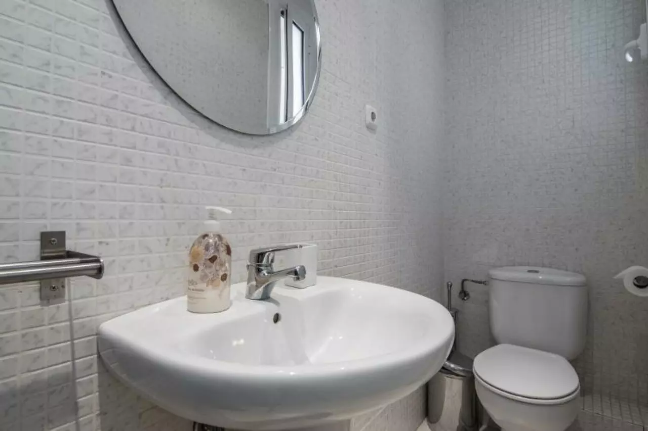 Nice and cozy 85 sqm short term rentals in Barcelona for up to 6 people in Southern Europe, photo 17 of 17