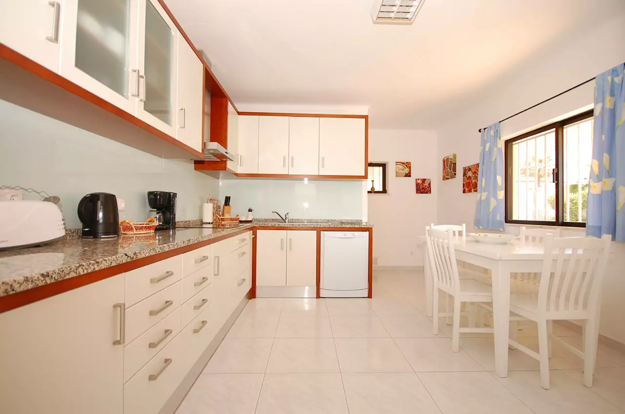 attractive villa 3 bed villa in Algarve, photo 13 of 24