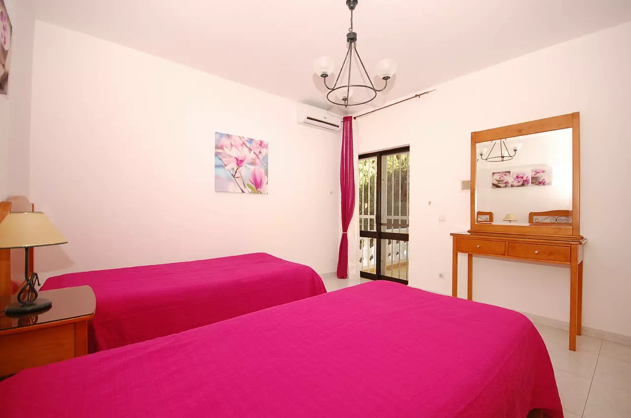 attractive villa 3 bed villa in Algarve, photo 16 of 24