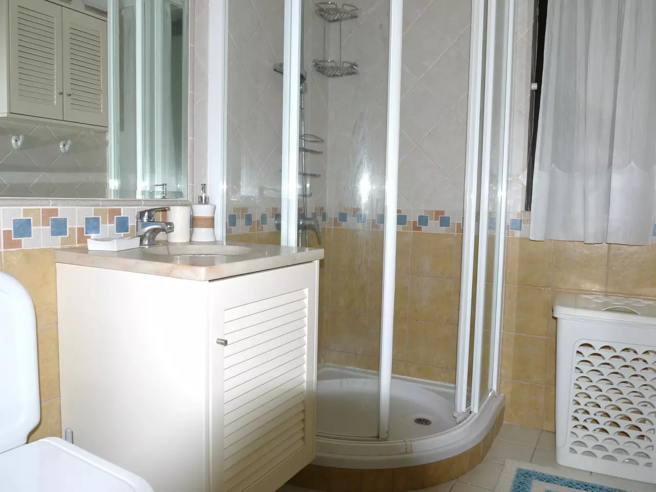 3 Bedroom 2 Bathroom Villa with Pool in Dunas Douradas in Algarve, photo 8 of 20