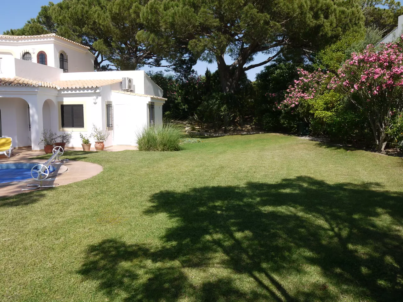 3 Bedroom 2 Bathroom Villa with Pool in Dunas Douradas in Algarve, photo 17 of 20