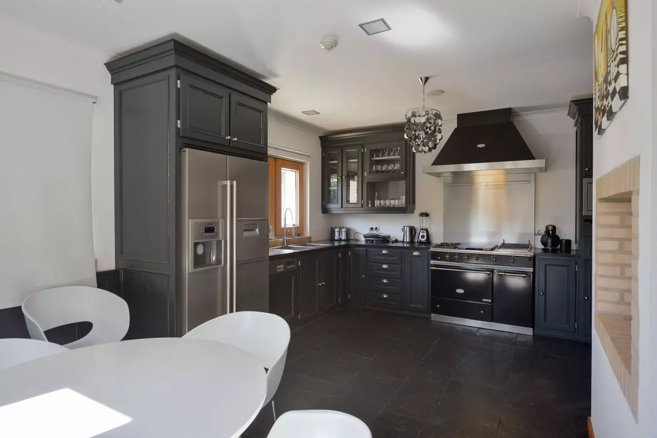9 Bed Vilamoura Villa With Games Room in Algarve, photo 8 of 30