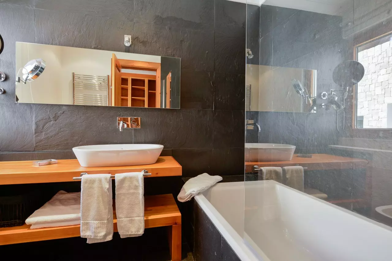 9 Bed Vilamoura Villa With Games Room in Algarve, photo 9 of 30