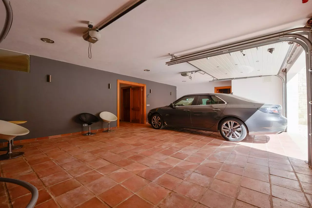 9 Bed Vilamoura Villa With Games Room in Algarve, photo 14 of 30