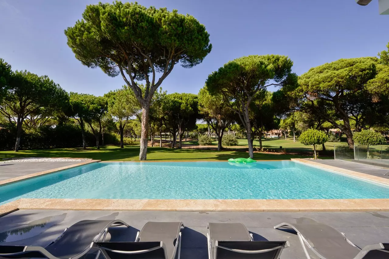 9 Bed Vilamoura Villa With Games Room in Algarve, photo 29 of 30
