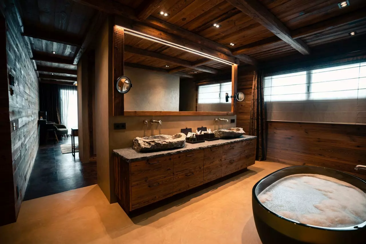 Chalet with Indoor pool and Jacuzzi in Lech in Lech & Zürs, photo 28 of 30