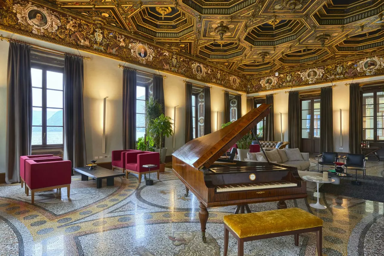 Villa Pliniana in Lake Como, photo 19 of 33